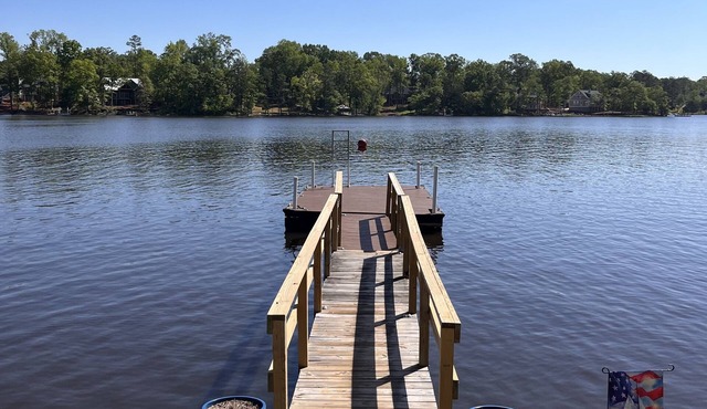 Relax near Lake Murray in our spacious 3-bedroom retreat