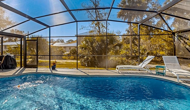 Relax on 2.5 Acres w/Pool, Pet-Friendly, Near Daytona & Disney