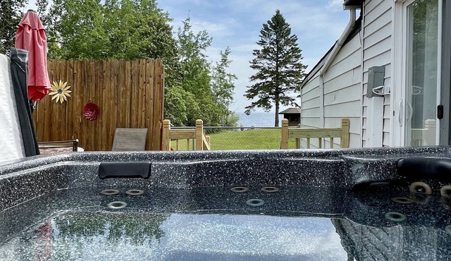 Relax on beautiful Lake Michigan - 5 minutes from town!