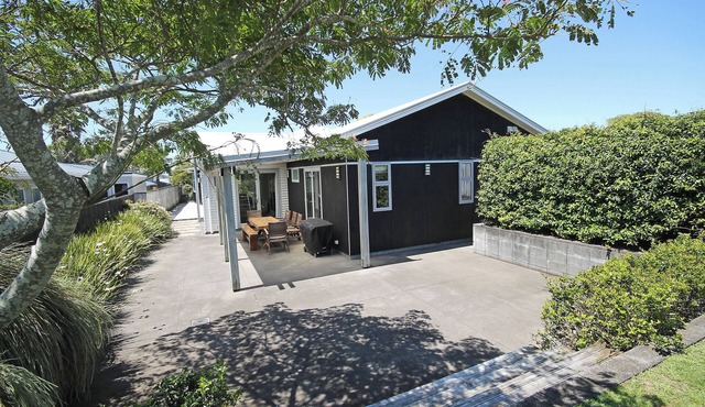 Relax on Richmond - Taranaki Holiday Home