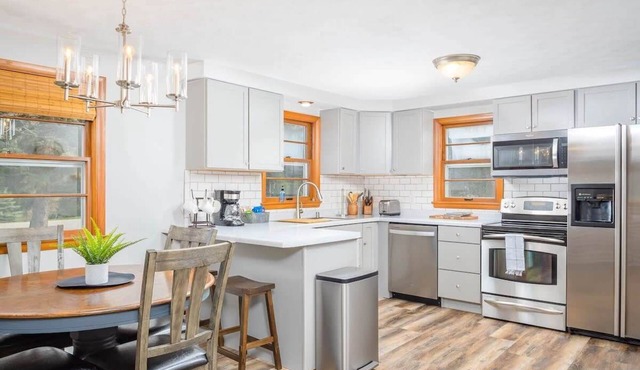 𝐑𝐞𝐥𝐚𝐱 𝐨𝐧 𝐑𝐨𝐠𝐞𝐫𝐬 - 3 bedroom, 2 bath