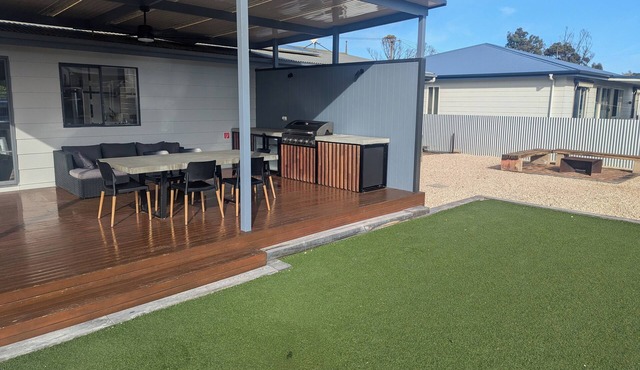 Relax on Royston - Dog friendly, short walk to the beach!