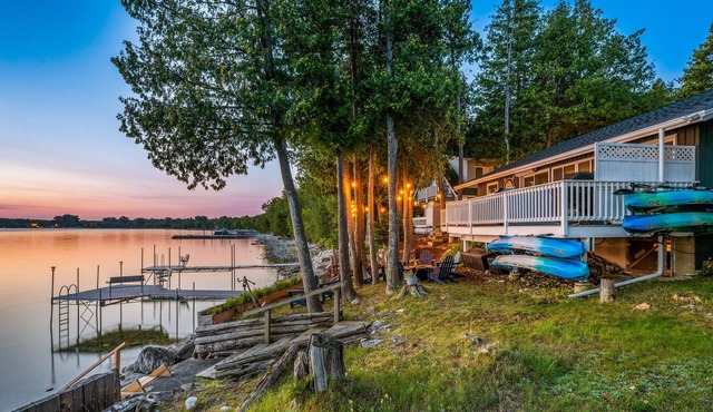 Relax on the Bay — Kayaks, Hot Tub & Firepit Nights