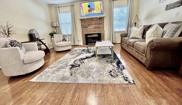 Relax on the Eastern Shore of Kent Narrows in a King Bed