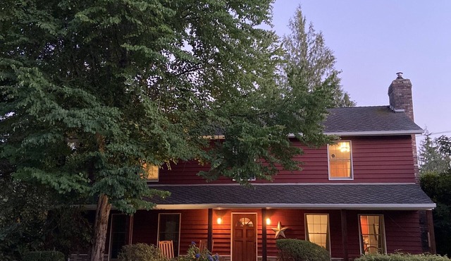 Relax on the Ranch….HOT TUB, SHEEP