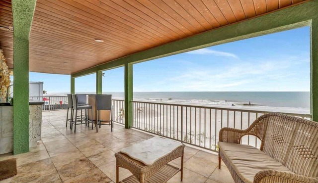 Relax on the Beach! Private Balcony Oceanview