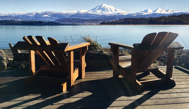 Relax on your own Beach - 100' of low bank waterfront