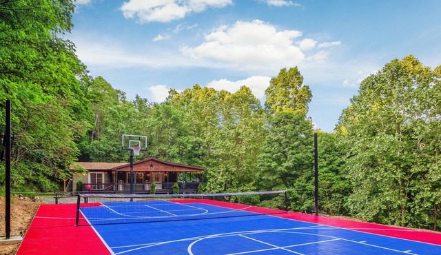 Relax & Play: Pickleball, BasketBall, Hot Tub, Game Room & More