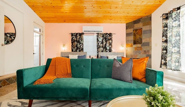 Relax & Play: Private Modern Stay & Chef's Kitchen