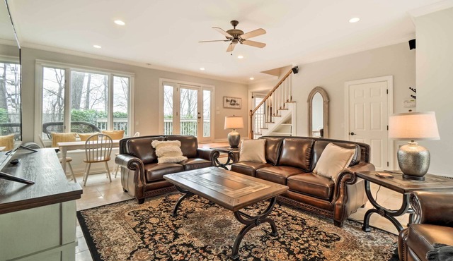 Relax Poolside! Family Getaway in Nashville Area