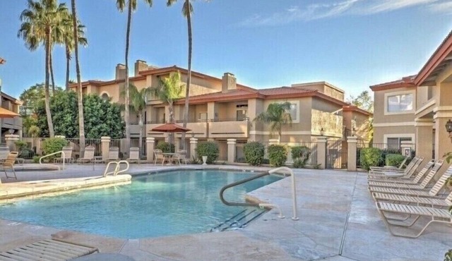 Relax Poolside in your private, Clean, Beautiful, Quiet Vacation Condo