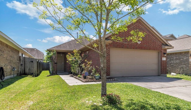 Relax, Quiet, Clean, & 15min Away From Airport