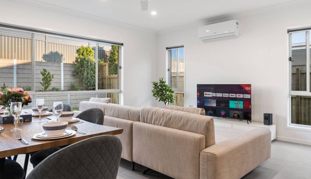 Relax-Ready 4BR Near Bayside & Shops | Workspace