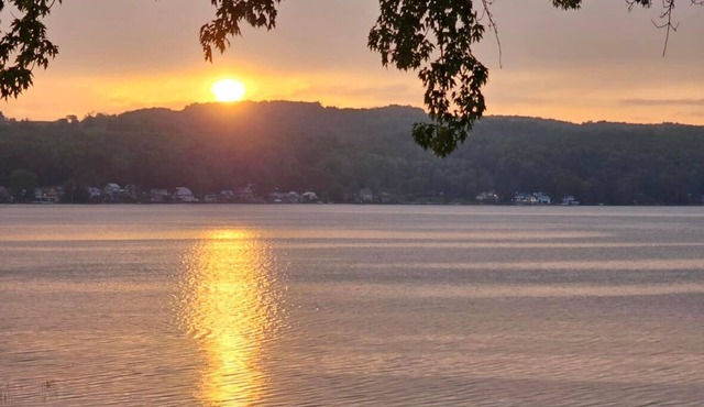 Relax & Recharge at a Cozy Canadarago Lake Getaway! 2 bedrooms , WiFi & AC.