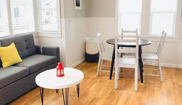 Relax & Recharge! 2 Comfortable Units, Full Kitchen, Free Parking, Pets Allowed