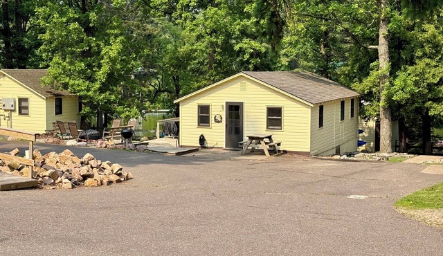 Relax & recharge at our cozy 3-bedroom cabin on beautiful Ojaski Lake