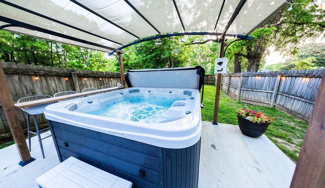 Relax&Recharge | HotTub Escape Near DWTN w Parking
