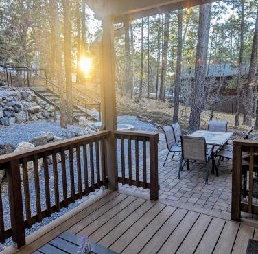 Relax & Recharge in Cozy Pinetop 2BR Retreat