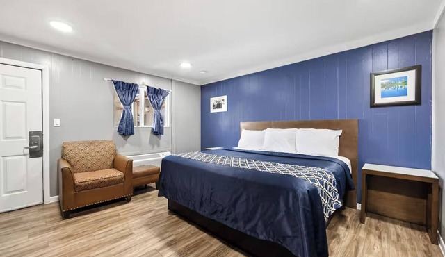 Relax + Recharge in Budget-Friendly King Room Near Local Attractions