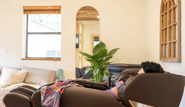 Relax &Reconnect at Zen Spa mountain cabin-Lux bath, Japanese 4D massage chair