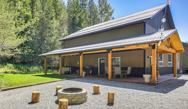 Relax, Reconnect & Explore: Modern Idaho House!