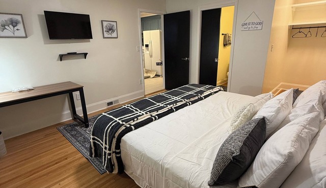 Relax & Reflect at Bethel, Mint Hill. 5beds, 1 futon 3,5baths