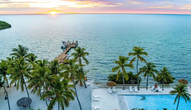 Relax & Rejuvenate - Perfect Island Retreat w/Kitchen, Outdoor Pool