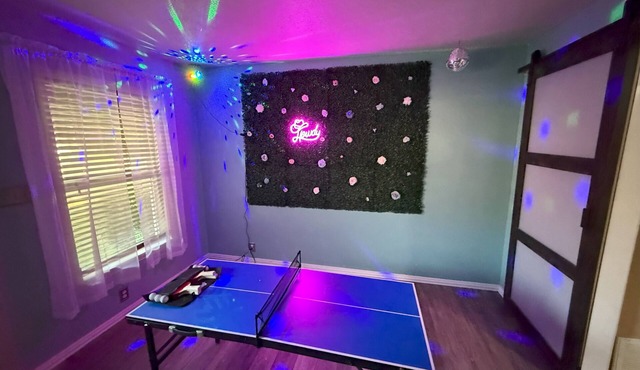 Relax, Snap, and Stream In Style. Spacious 4 King Bed Room w/Game Room.