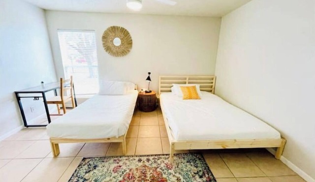 Relax South Central *5 mi from downtown* VB