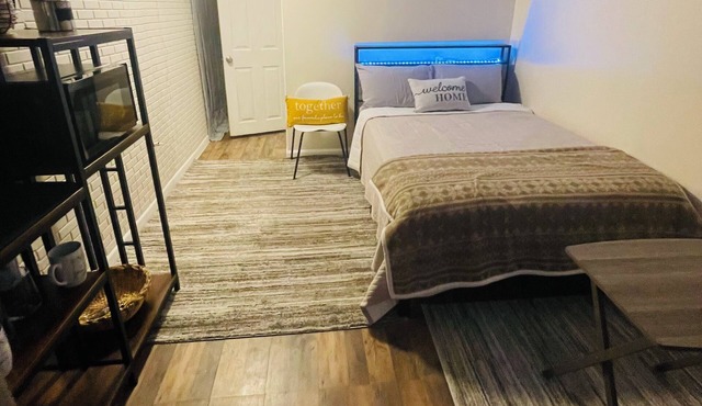 Relax Spot - Private Entry 1bed 1bath Guest Suite w/Private Parking in NE Philly