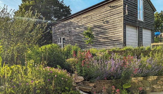 Relax, switch off, and reconnect in this inviting Shropshire studio.