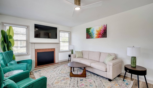 Relax @ The Stevie King Bed TVs Near It All