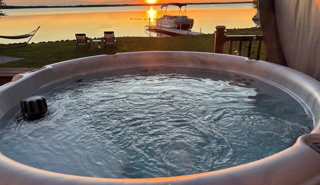 Relax & Unwind - Cozy Waterfront Oasis Near Duluth