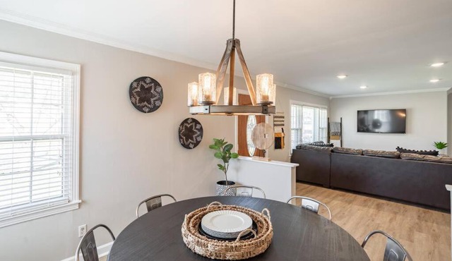 Relax & Unwind - Downtown Huntsville (Sleeps 10)