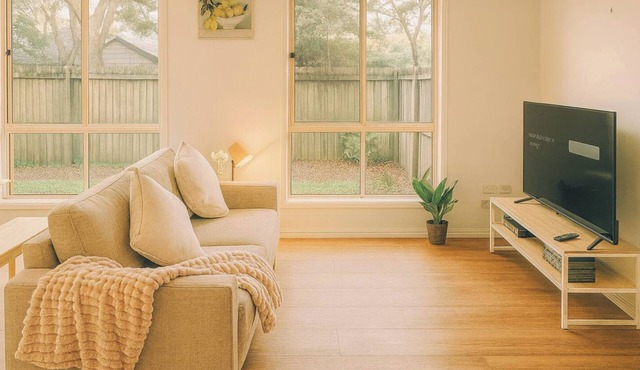 Relax & Unwind in Sunnybank Spacious 3BR Home w Parking