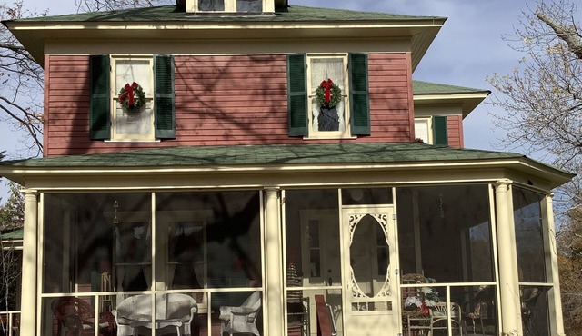 Relax & Unwind in a Historic 104-year-old farmhouse fully restored!