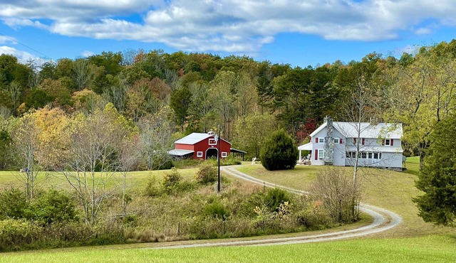 Relax & Unwind in Mountain View Farmhouse, minutes from Hanging Rock State Park
