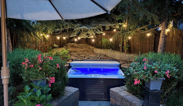 Relax & unwind in sun rm yoga rm & private HOT TUB