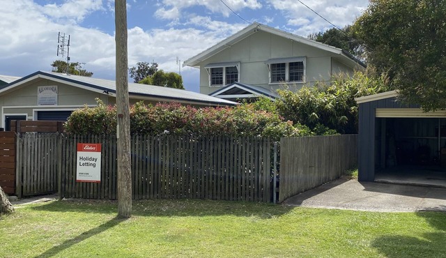 Relax & Unwind In This Super Spacious Holiday Home