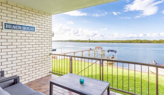 Relax & unwind in the "Beach House"