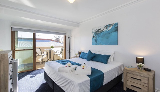 Relax & unwind , parking , wifi