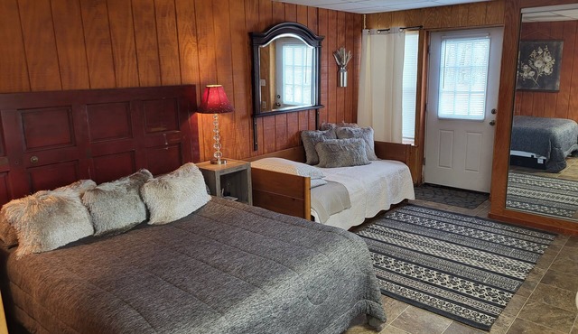 Relax & unwind surrounded by nature @ Lacey Michele's Castle! n -Pet Friendly!