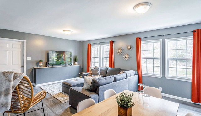 Relax & Unwind w/Lightning Fast Wi-Fi & Smart TVs