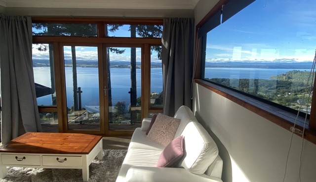 Relax & Unwind with Breathtaking Views over Lake Taupo