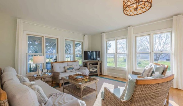 Relax Water View Bike Walk 2 Town and Tides Inn