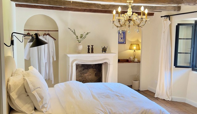 Relax with the whole family at this peaceful house in Perigord Vert with pool.