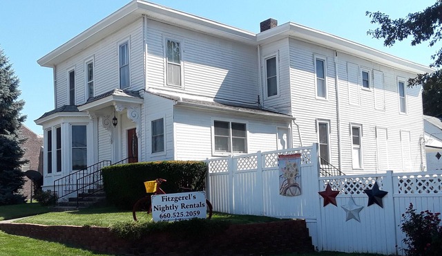 Relax with 2 queens, no added cleaning fees & full kitchen