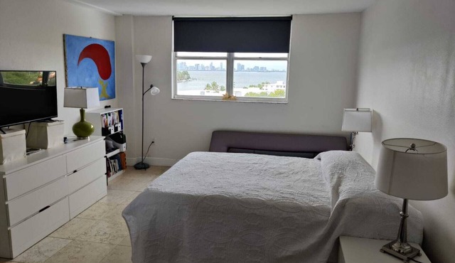 Relax with a spectacular view, 5 min walk to the beach, restaurants, supermarket