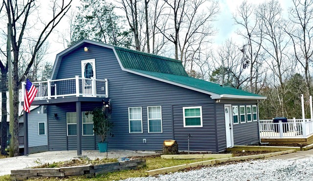 Relax with family and friends in this peaceful cabin right off the boat ramp!