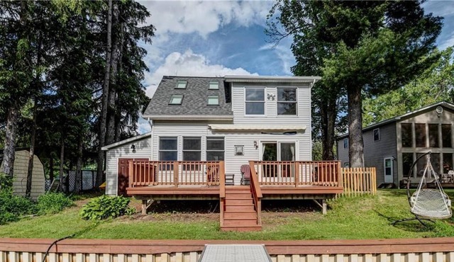 Relax with panoramic views on peninsula